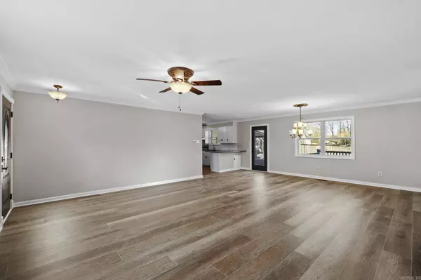 22 Oakwood Dr, Cabot, AR 72023