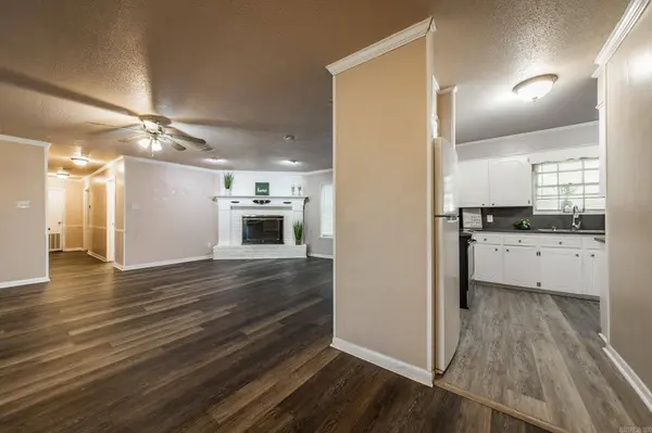 100 Oxford Cove, Jacksonville, AR 72076