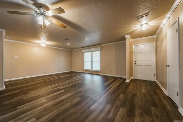 100 Oxford Cove, Jacksonville, AR 72076