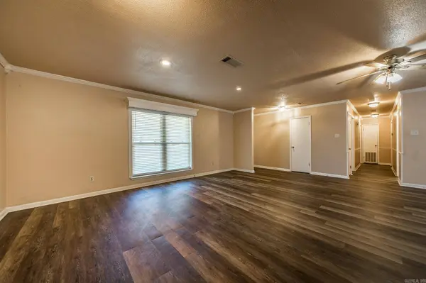 100 Oxford Cove, Jacksonville, AR 72076