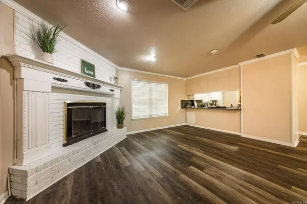 100 Oxford Cove, Jacksonville, AR 72076