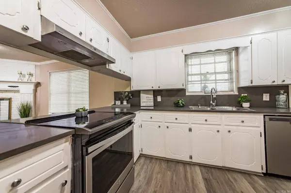 100 Oxford Cove, Jacksonville, AR 72076