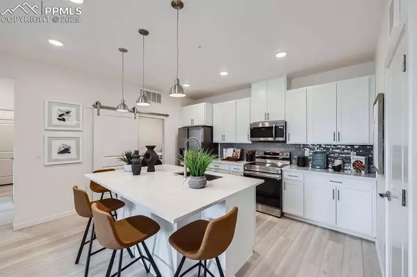 2232 Arikaree HTS #207, Colorado Springs, CO 80908