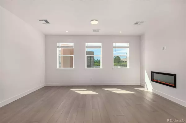 73 Ascent TRL, Englewood, CO 80112