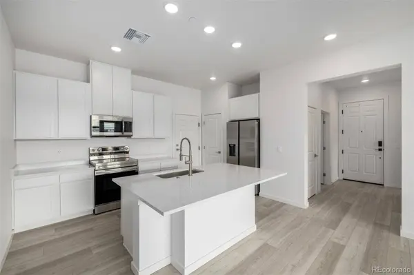 6153 N Ceylon ST #202, Aurora, CO 80019
