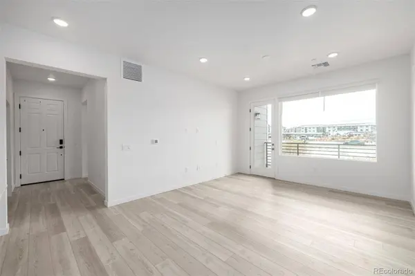 6153 N Ceylon ST #202, Aurora, CO 80019