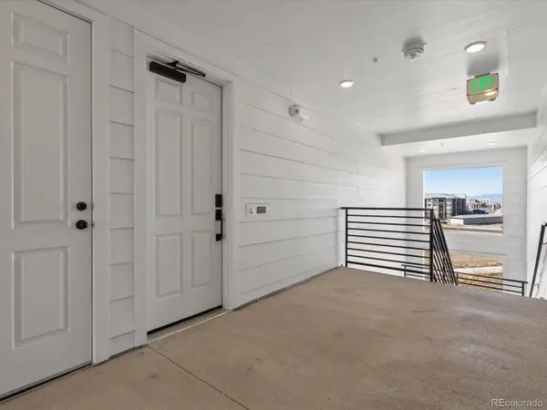 6153 N Ceylon ST #302, Denver, CO 80239
