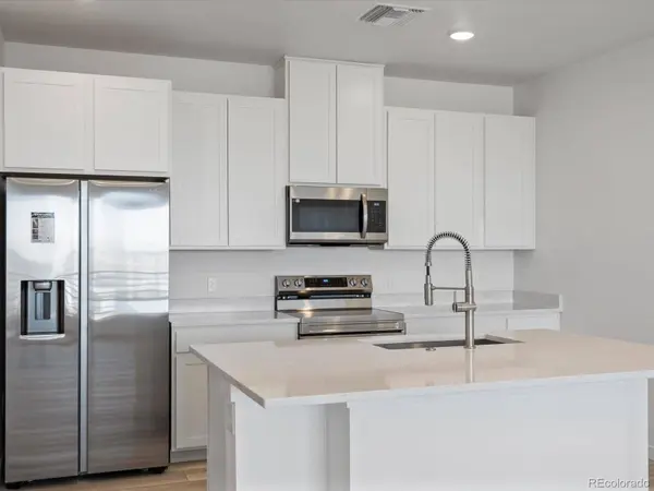 6153 N Ceylon ST #302, Denver, CO 80239