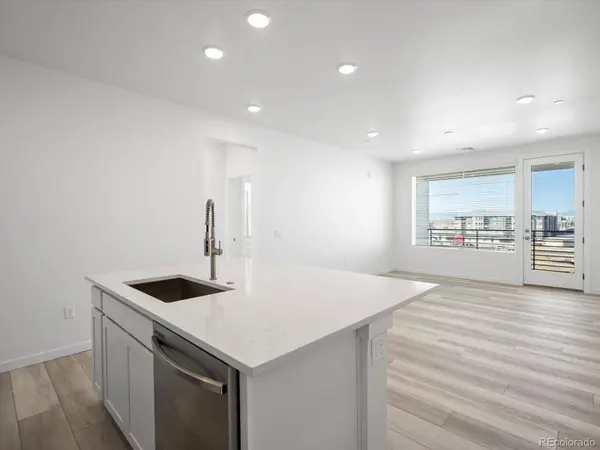 6153 N Ceylon ST #302, Denver, CO 80239