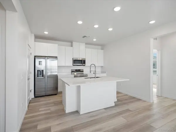 6153 N Ceylon ST #302, Denver, CO 80239
