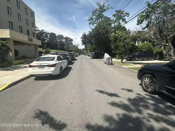 50 Belair Road #1e, Staten Island, NY 10305