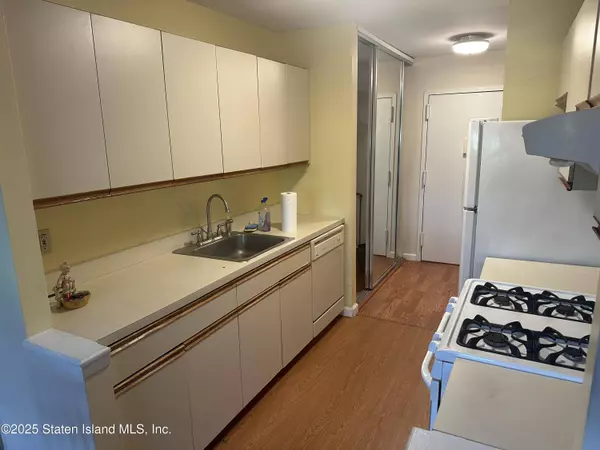 50 Belair Road #1e, Staten Island, NY 10305