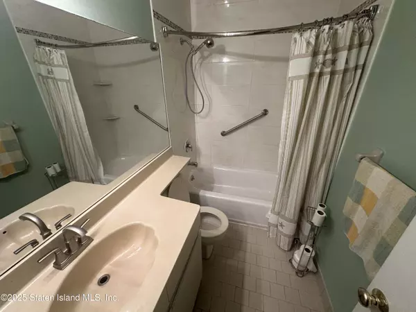 50 Belair Road #1e, Staten Island, NY 10305