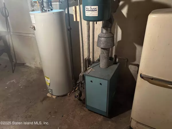 77 Acorn Street, Staten Island, NY 10306