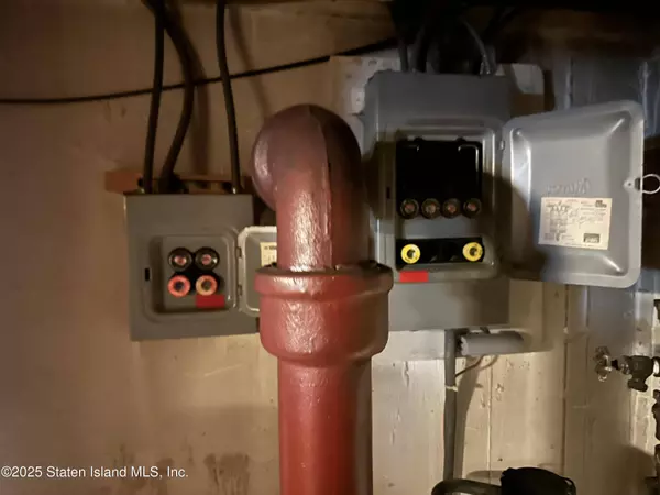 77 Acorn Street, Staten Island, NY 10306