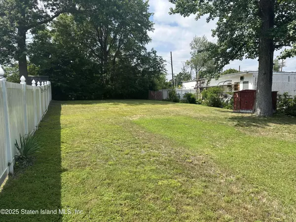 77 Acorn Street, Staten Island, NY 10306