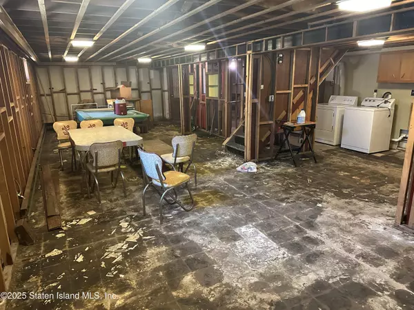 77 Acorn Street, Staten Island, NY 10306