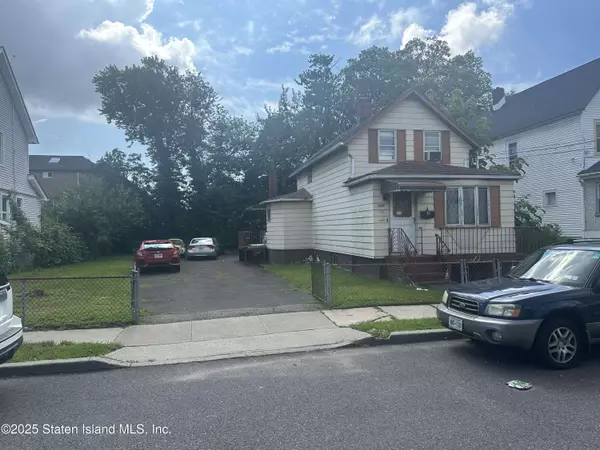 209 Simonson Avenue, Staten Island, NY 10303