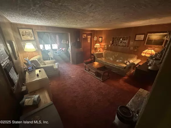 209 Simonson Avenue, Staten Island, NY 10303