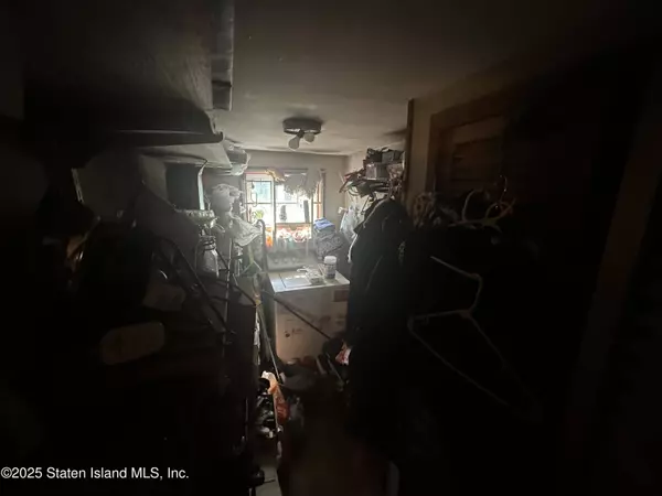 209 Simonson Avenue, Staten Island, NY 10303