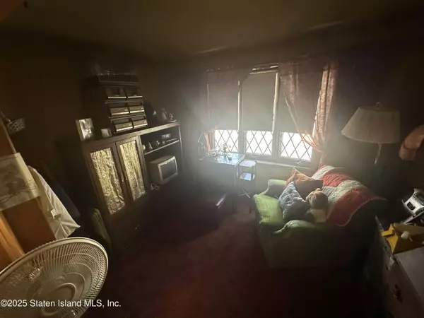 209 Simonson Avenue, Staten Island, NY 10303