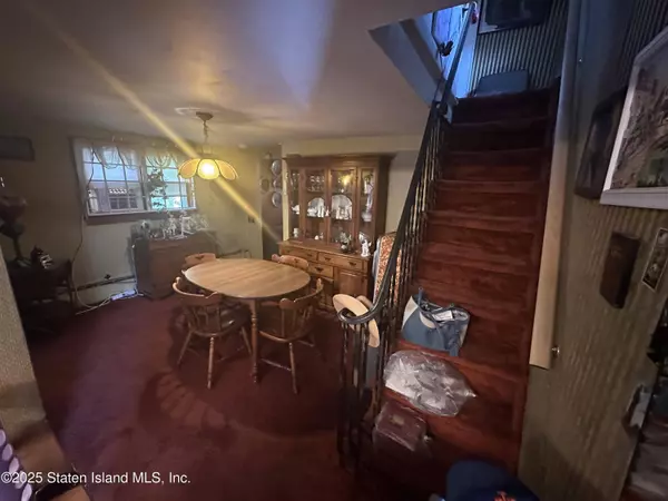 209 Simonson Avenue, Staten Island, NY 10303