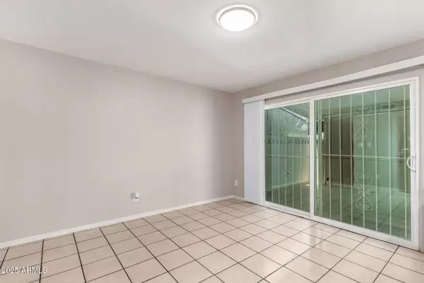 6653 N 44TH Avenue, Glendale, AZ 85301