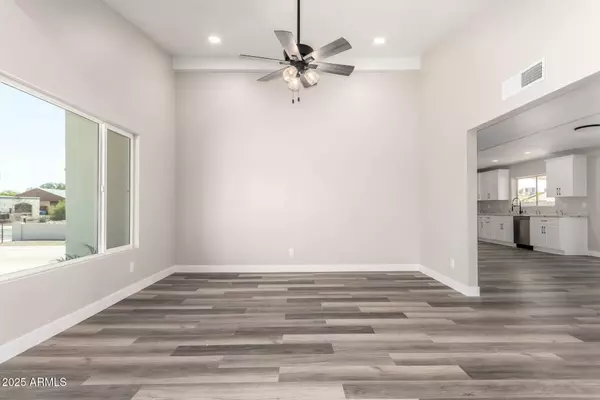 3752 W BECKER Lane, Phoenix, AZ 85029