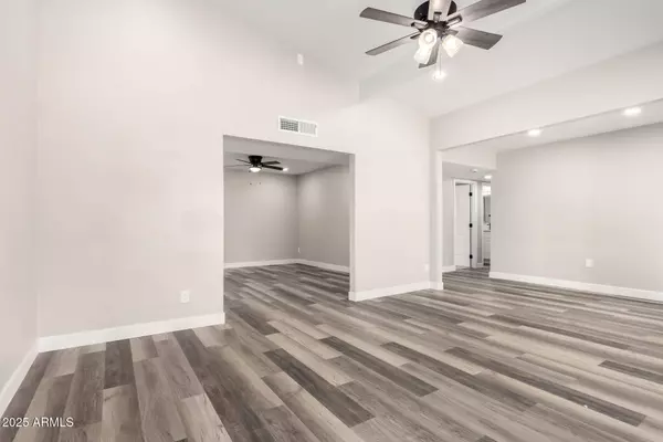 3752 W BECKER Lane, Phoenix, AZ 85029