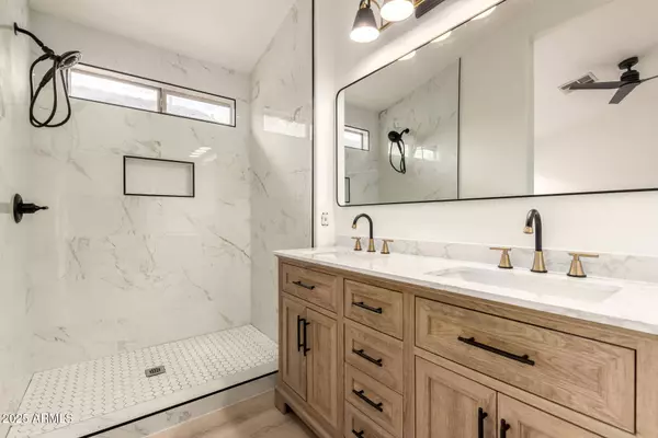 1546 W VAUGHN Avenue, Gilbert, AZ 85233