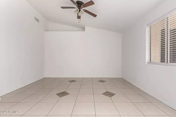 8121 W LUMBEE Street, Phoenix, AZ 85043