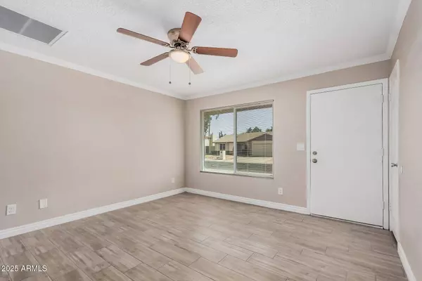 3210 E HELENA Drive, Phoenix, AZ 85032