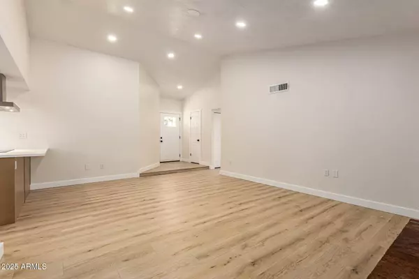 1514 W LOUGHLIN Drive, Chandler, AZ 85224