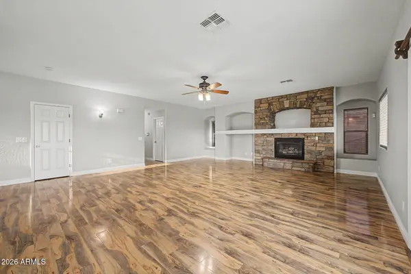 8013 W CROWN KING Road, Phoenix, AZ 85043