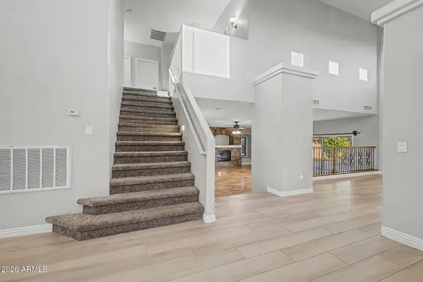 8013 W CROWN KING Road, Phoenix, AZ 85043