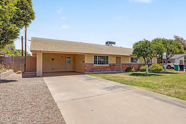 911 N NINA Drive, Mesa, AZ 85201