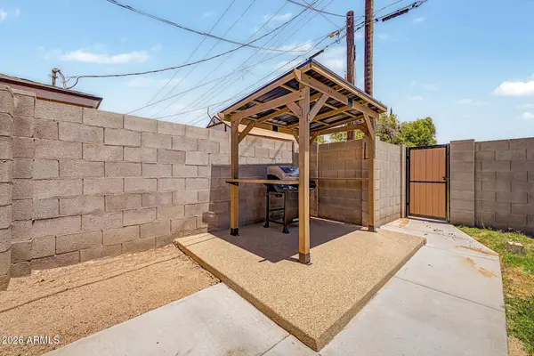 911 N NINA Drive, Mesa, AZ 85201
