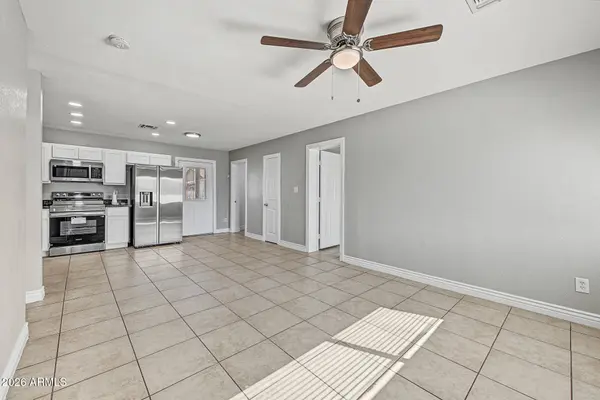 1011 N 61ST Drive, Phoenix, AZ 85043