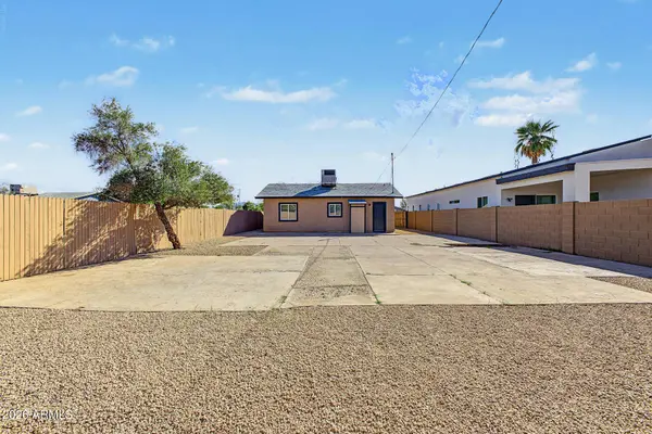 104 E KINDERMAN Drive, Avondale, AZ 85323