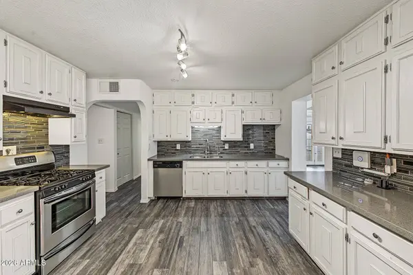 801 E RUTH Avenue, Phoenix, AZ 85020