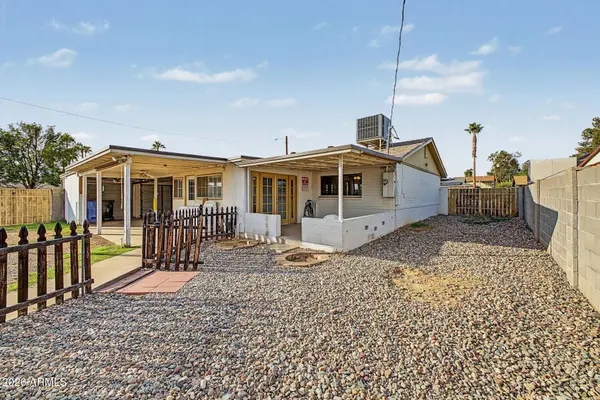 801 E RUTH Avenue, Phoenix, AZ 85020