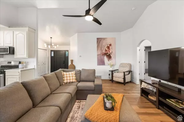 1479 N 1320 W, Clinton, UT 84015