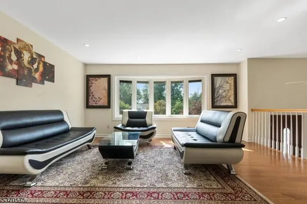 2 Pollis Dr, East Hanover Twp., NJ 07936