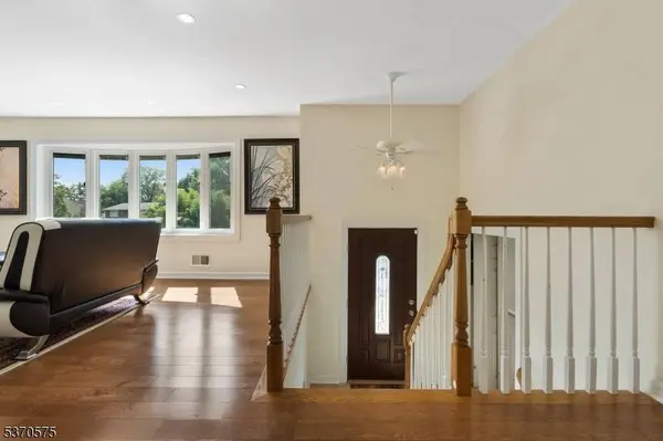 2 Pollis Dr, East Hanover Twp., NJ 07936