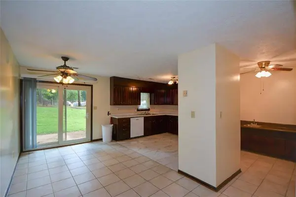 1070 Salisbury TRL, Riverdale, GA 30296