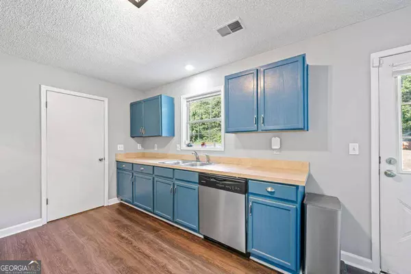 385 Sunset DR, Statham, GA 30666