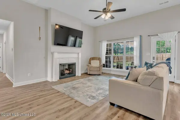 963 Buttermilk Drive, Nesbit, MS 38651