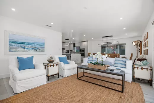 delmar living2