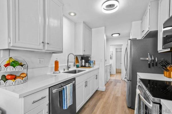 1227 Evergreen Drive, Cardiff By The Sea, CA 92007