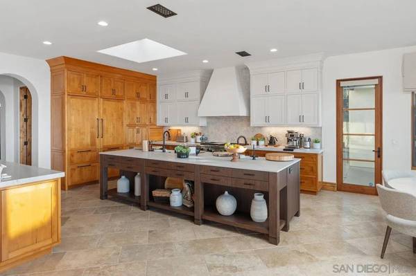 8084 Entrada De Luz East, San Diego, CA 92127